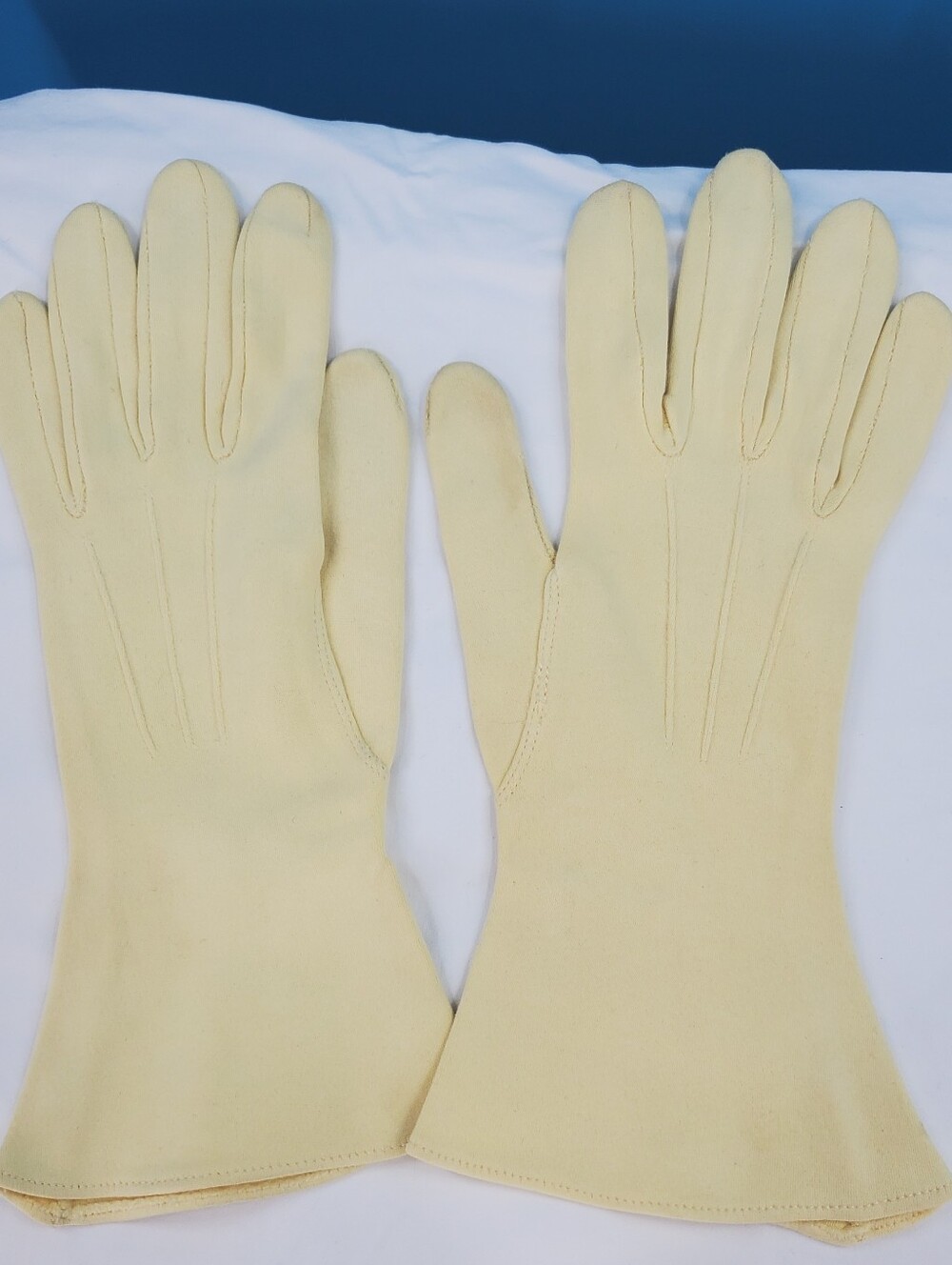Vintage 60s yellow gloves